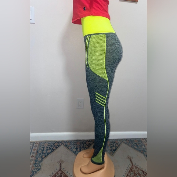 MIX LEGGING ACTIVEWEAR ONE SIZE SPANDEX  EXCELLENT CONDITIONS - Picture 6 of 8